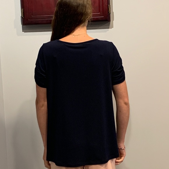 NWT- Kim & Co, Knit ruched, Short Sleeve, Top. - Picture 5 of 5